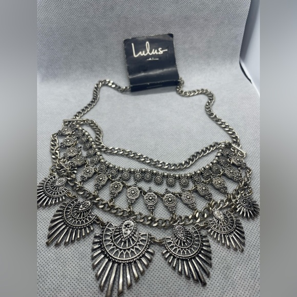 Lulu's Jewelry Lulus Flair For The Dramatic Silver Statement Necklace Poshmark